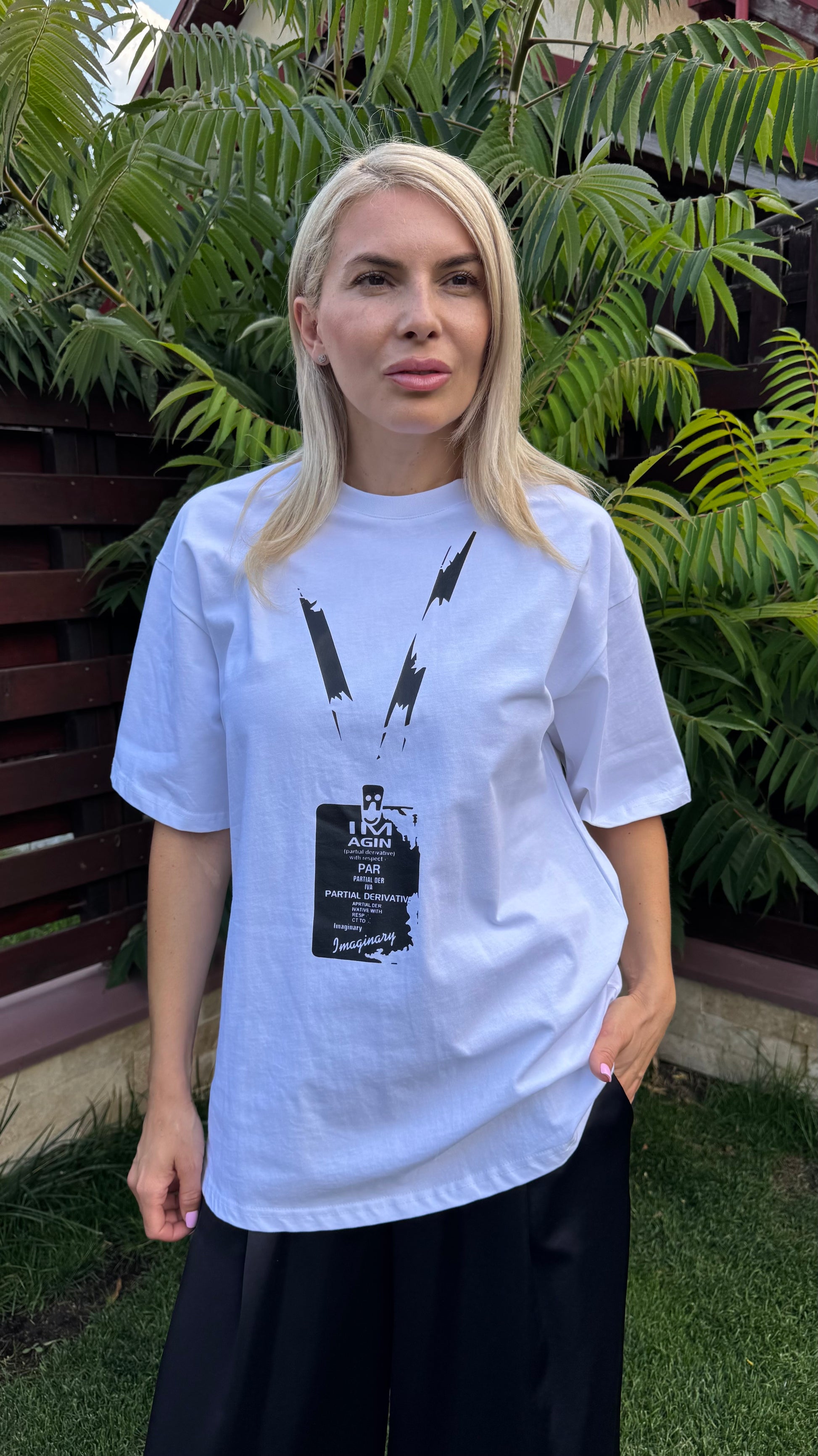 Tricou V